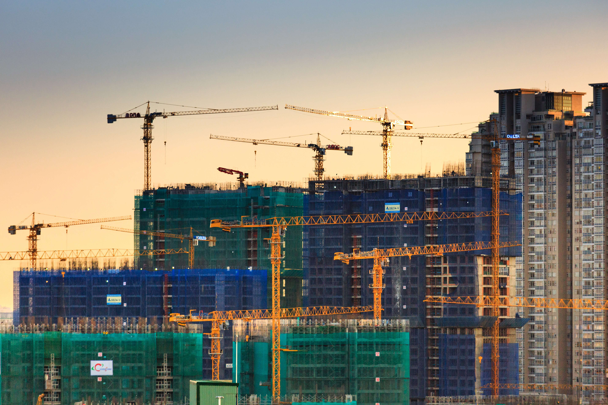 From Cornerstone to Completion: The Basics and Challenges of Construction Project Management