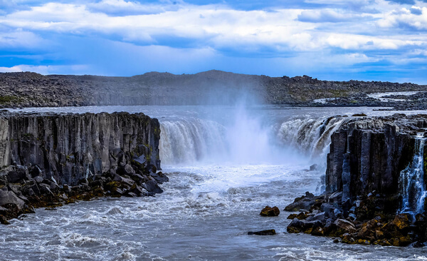 The waterfall model: classic project management explained simply 
